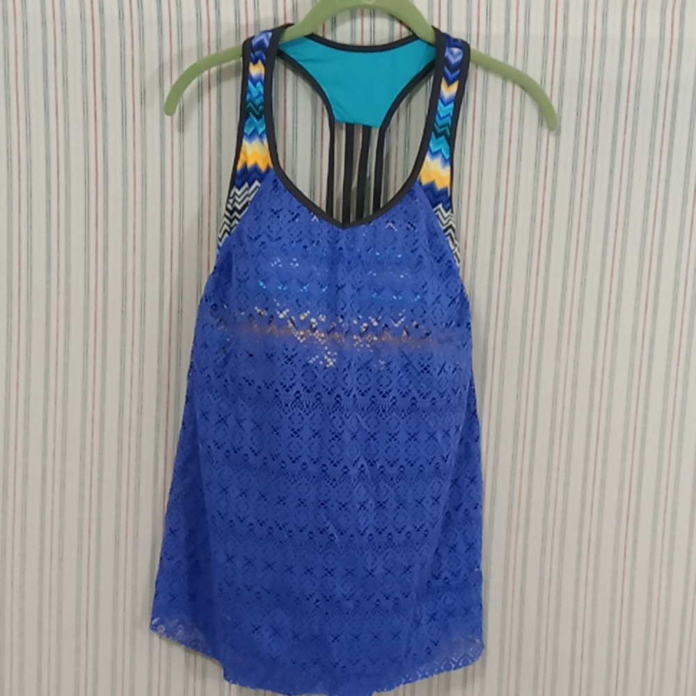 Periwinkle TankInA Top With Multi-Color Chevron Design Bra